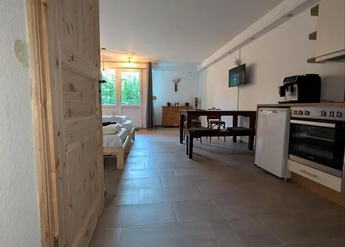 Eigenes Ruhiges Mit Kueche Und Terasse Pensjonat